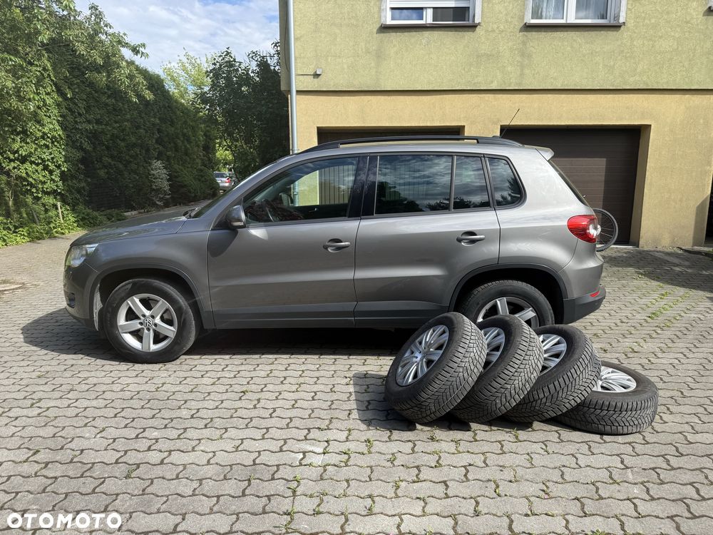Volkswagen Tiguan - 1