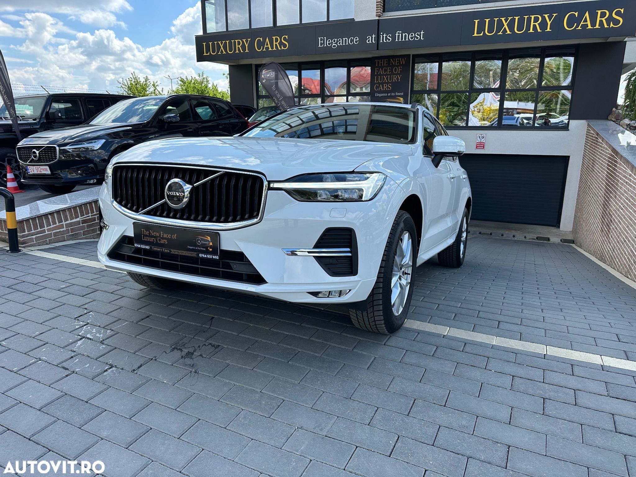 Volvo XC 60 B4 MHEV AT8 FWD Momentum Pro - 1