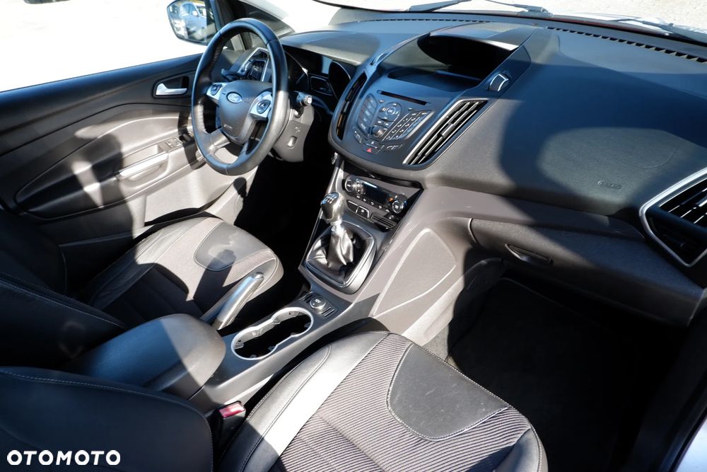 Ford Kuga 2.0 TDCi 4WD Titanium - 4