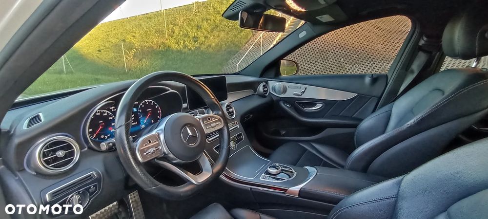 Mercedes-Benz Klasa C 300 T 9G-TRONIC AMG Line - 16