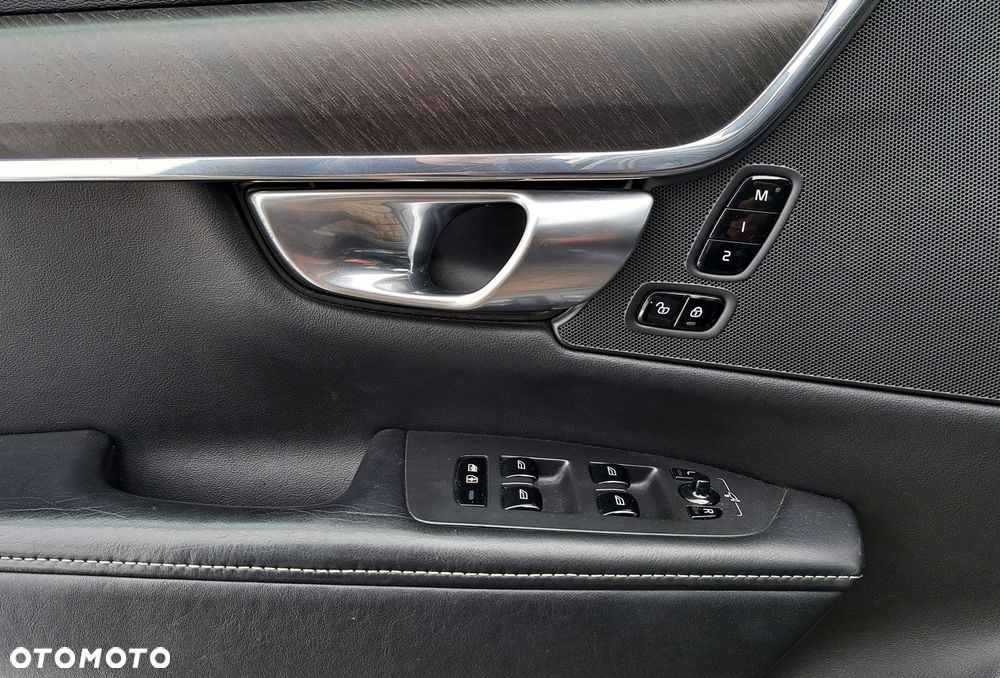 Volvo V90 Cross Country - 24