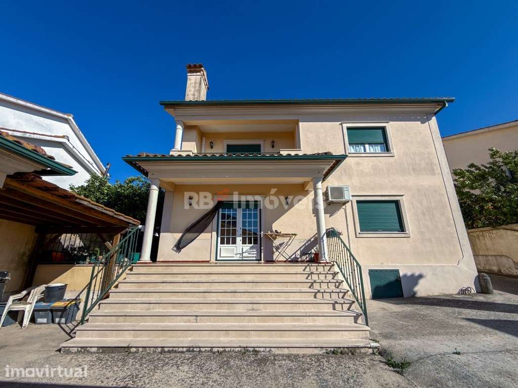 Moradia Familiar T5 na Golegã - Espaço para Toda a Família