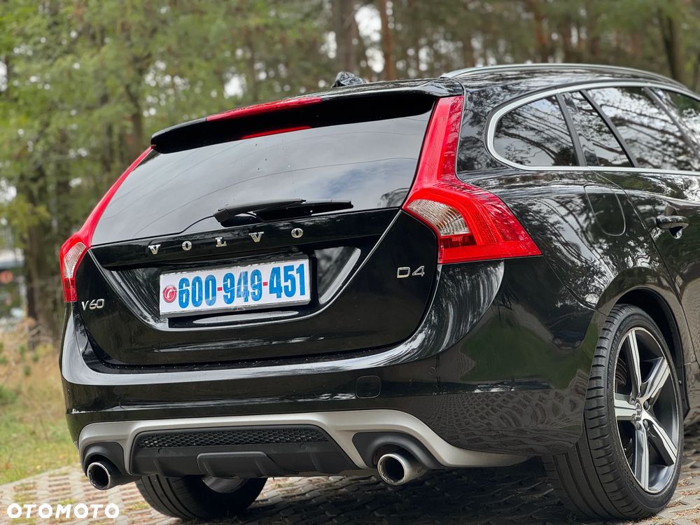 Volvo V60 D4 R-Design - 13