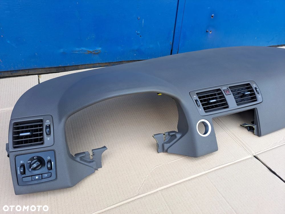 DESKA ROZDZIELCZA KONSOLA KOKPIT EU VOLVO V50 S40 C30 C70 KAWA Z MLEKIEM BRĄZOWA - 2