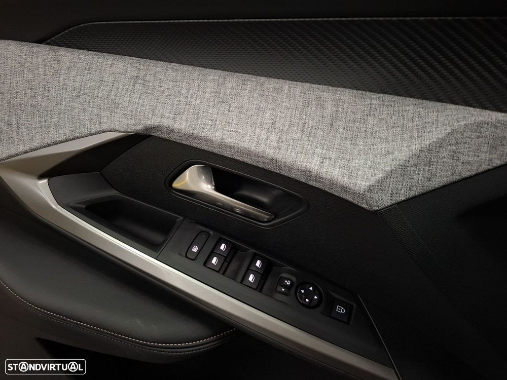 Peugeot 3008 1.2 Hybrid Allure e-DCS6 - 20