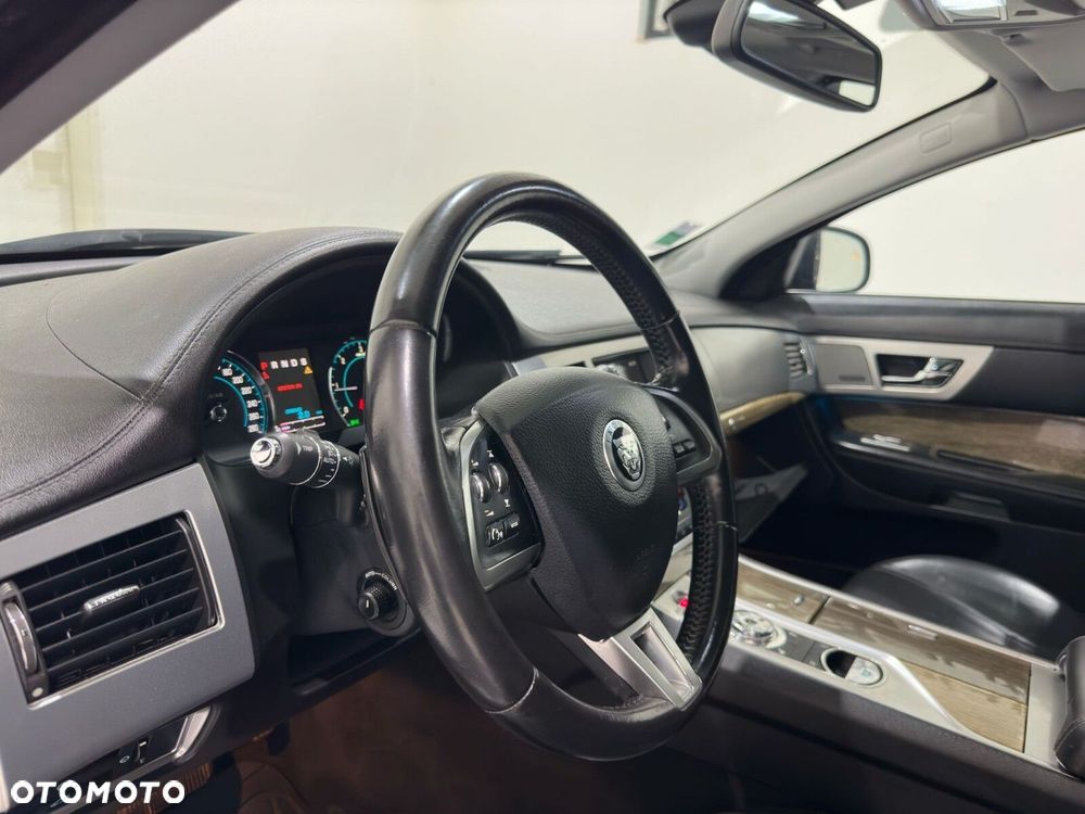Jaguar XF - 17
