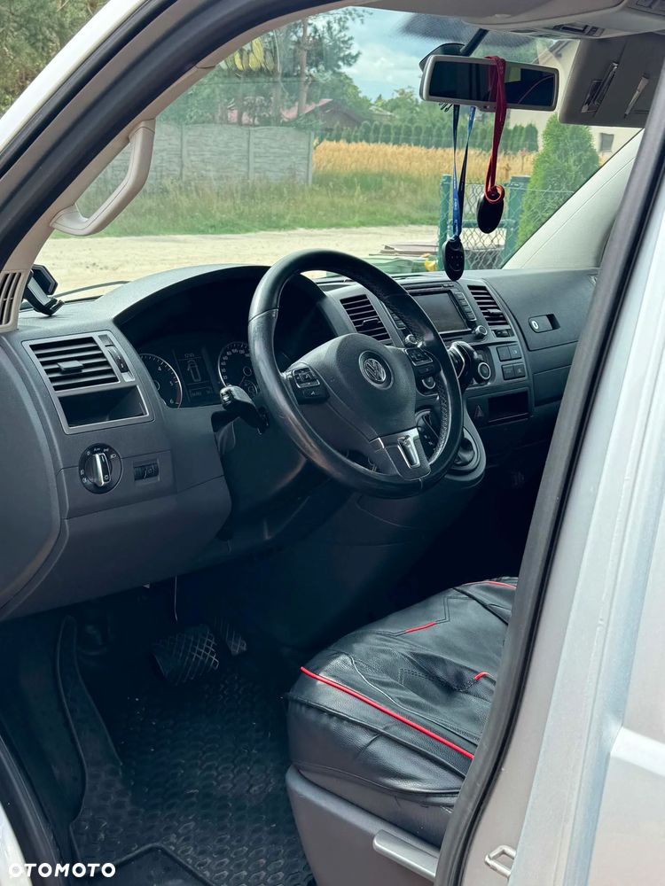 Volkswagen Caravelle - 7