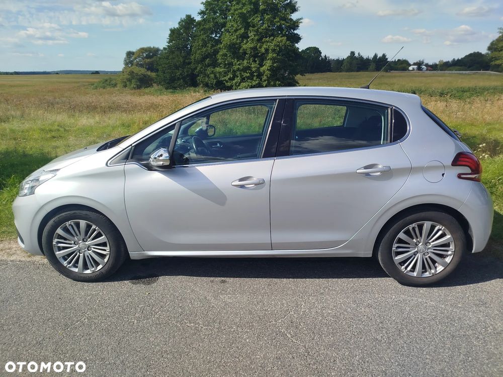 Peugeot 208 2016 photo 3