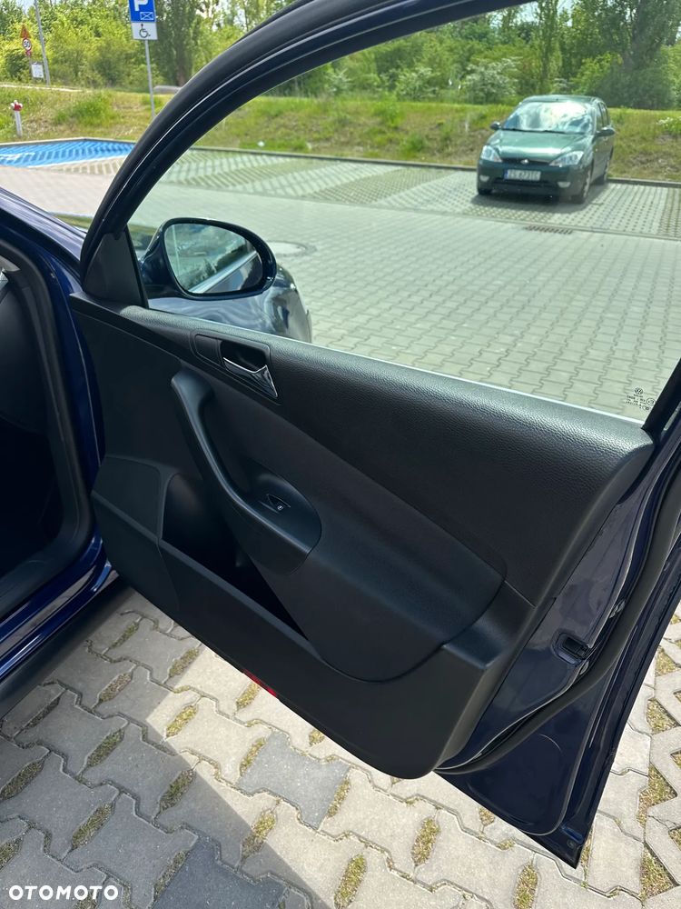 Volkswagen Passat 2.0 FSI Comfortline - 28