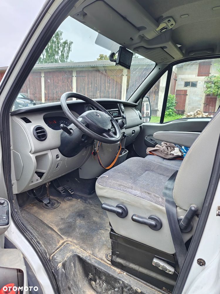 Nissan Interstar - 3