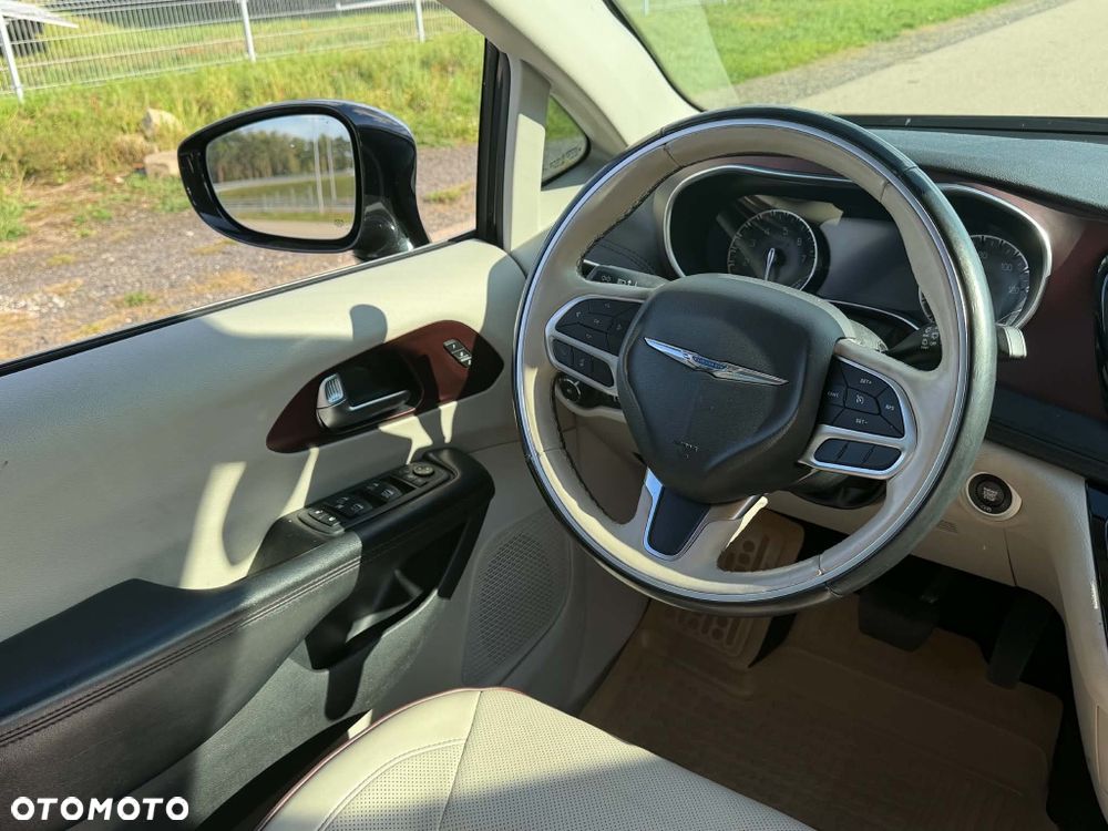 Chrysler Pacifica - 5