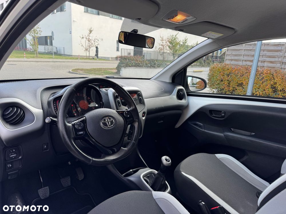 Toyota Aygo x-play touch - 11