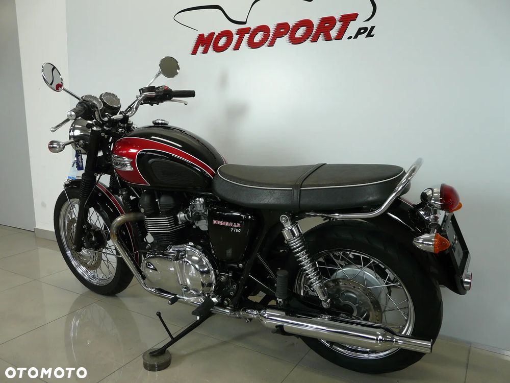 Triumph Bonneville - 4