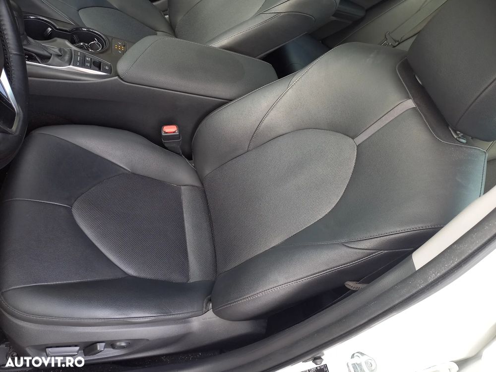 Toyota Camry 2.5 Hybrid Business - 10