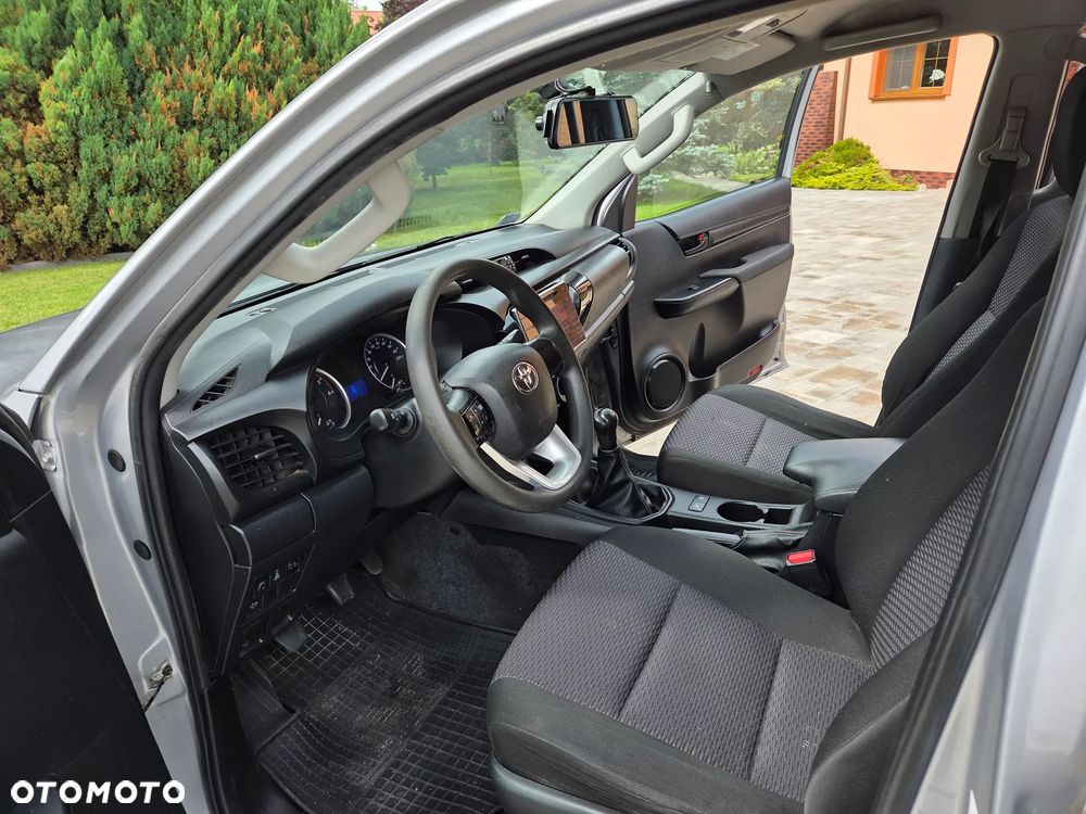 Toyota Hilux - 12