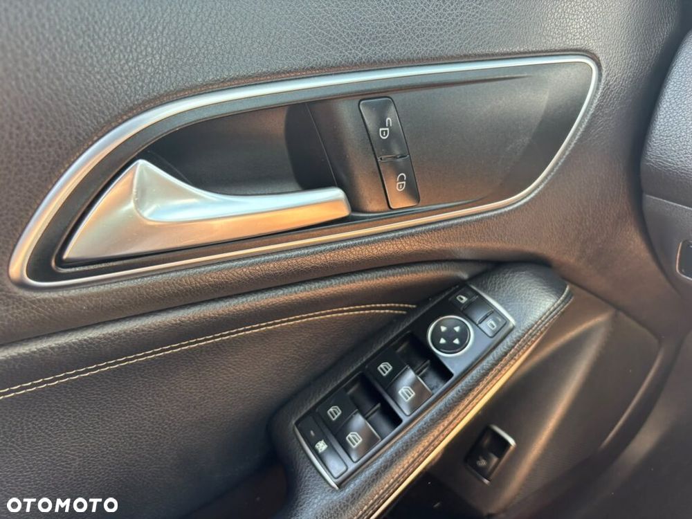 Mercedes-Benz CLA 200 7G-DCT - 11