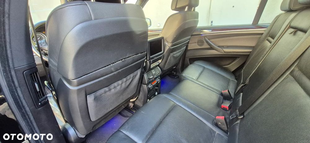 X5 4.8 V8 - 9