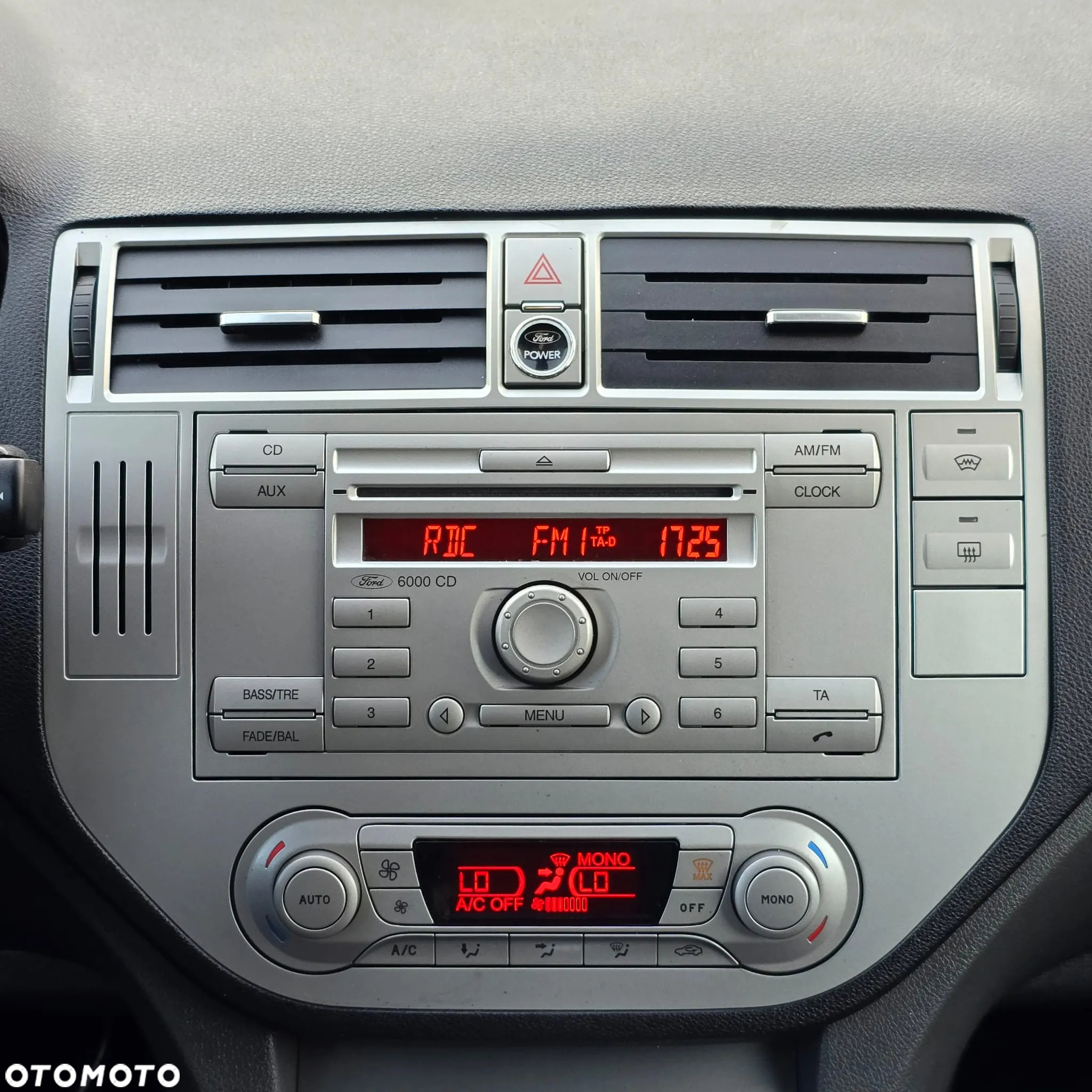 Ford Kuga 2.0 TDCi FWD Titanium - 28