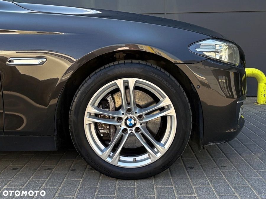 BMW Seria 5 525d xDrive Luxury Line - 11