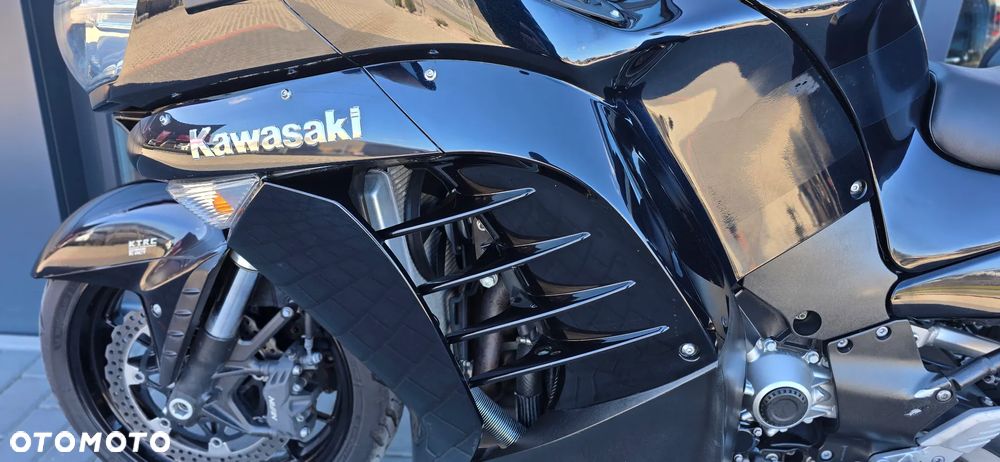 Kawasaki GTR - 33