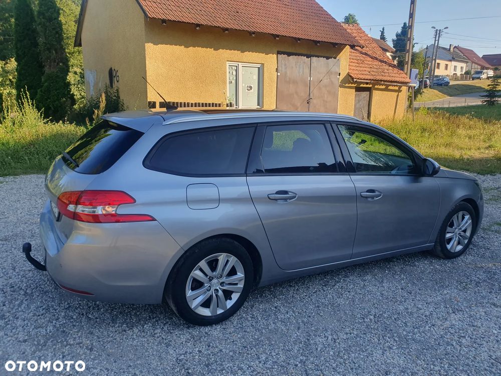 Peugeot 308 1.6 BlueHDi Allure S&S - 23