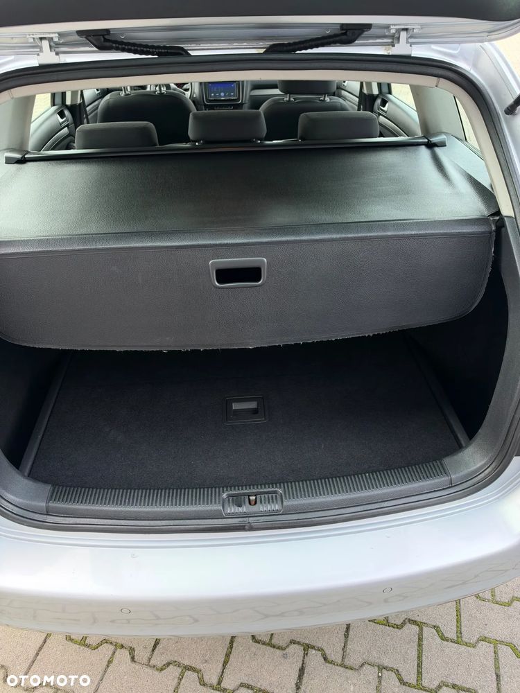 Volkswagen Golf 1.6 TDI BlueMotion Technology Comfortline - 21
