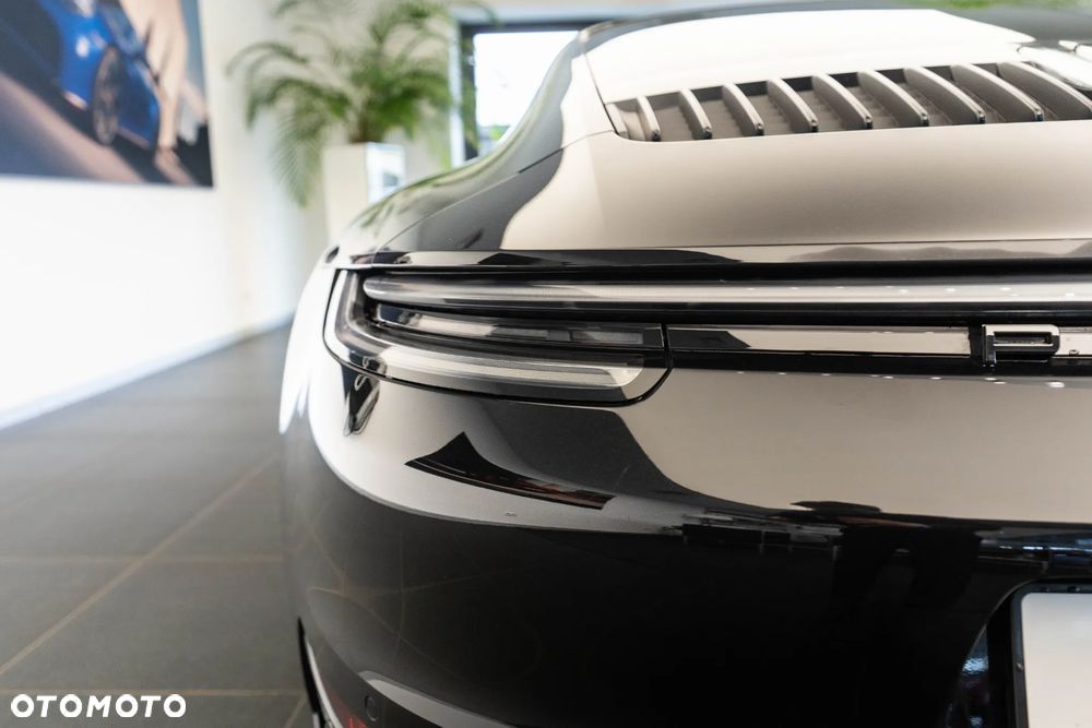 Porsche 911 Carrera 4S - 33