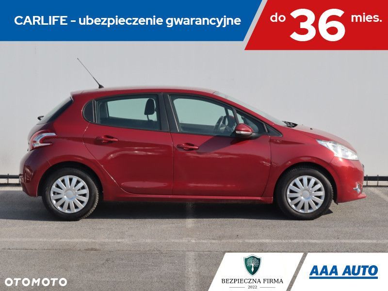 Peugeot 208 - 8