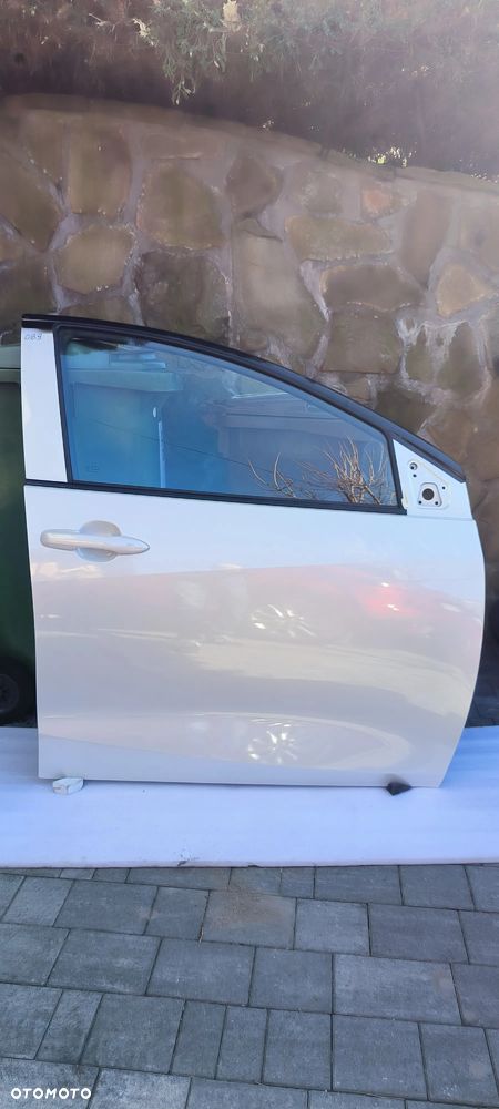 Toyota Yaris 4,Mazda 2 - 1