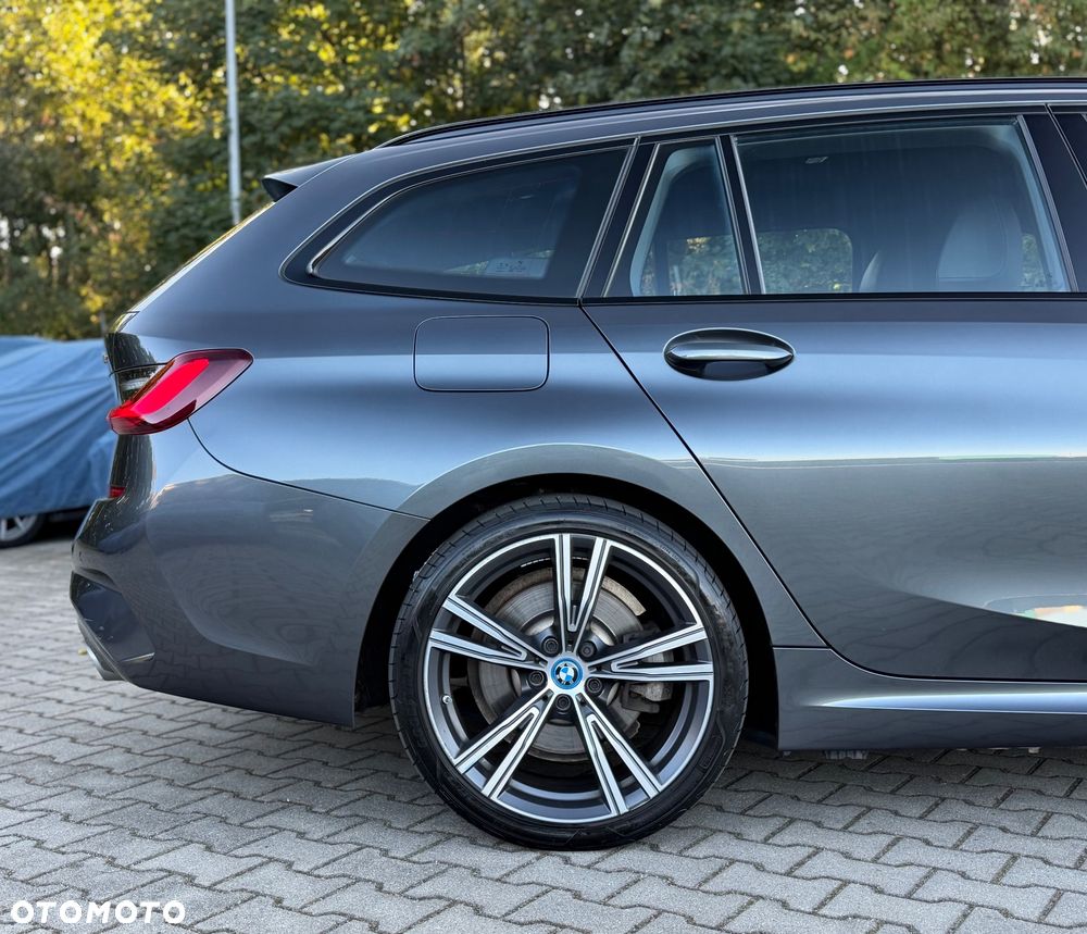 BMW Seria 3 330e xDrive M Sport - 23