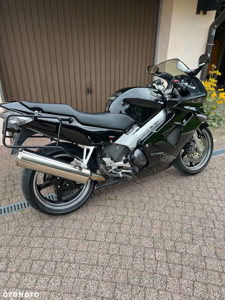 Honda VFR - 3