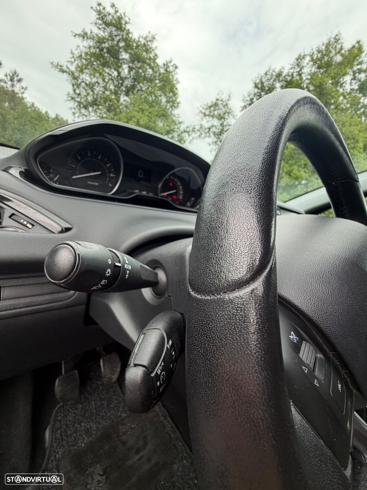 Peugeot 208 1.2 VTi SE Style - 18