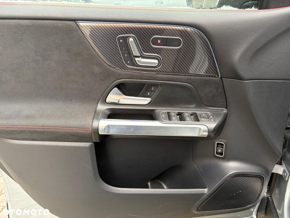 Mercedes-Benz GLB - 12