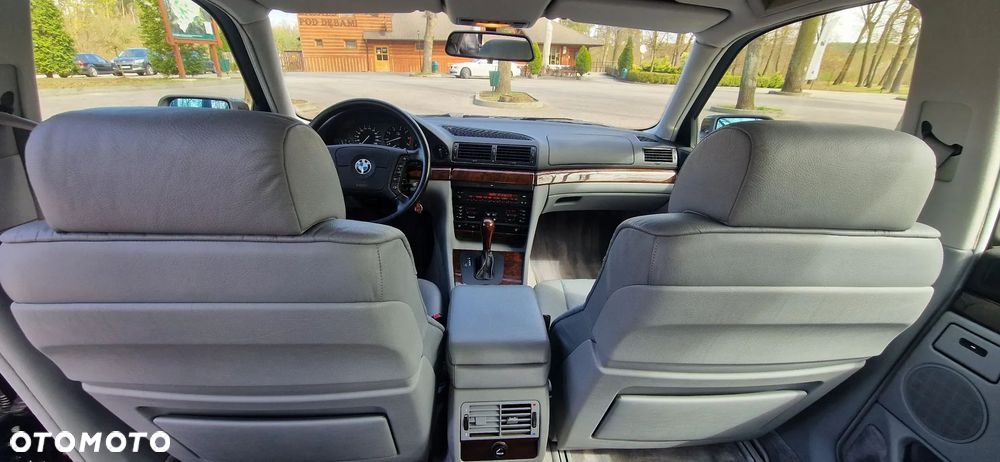 BMW Seria 7 740i - 12