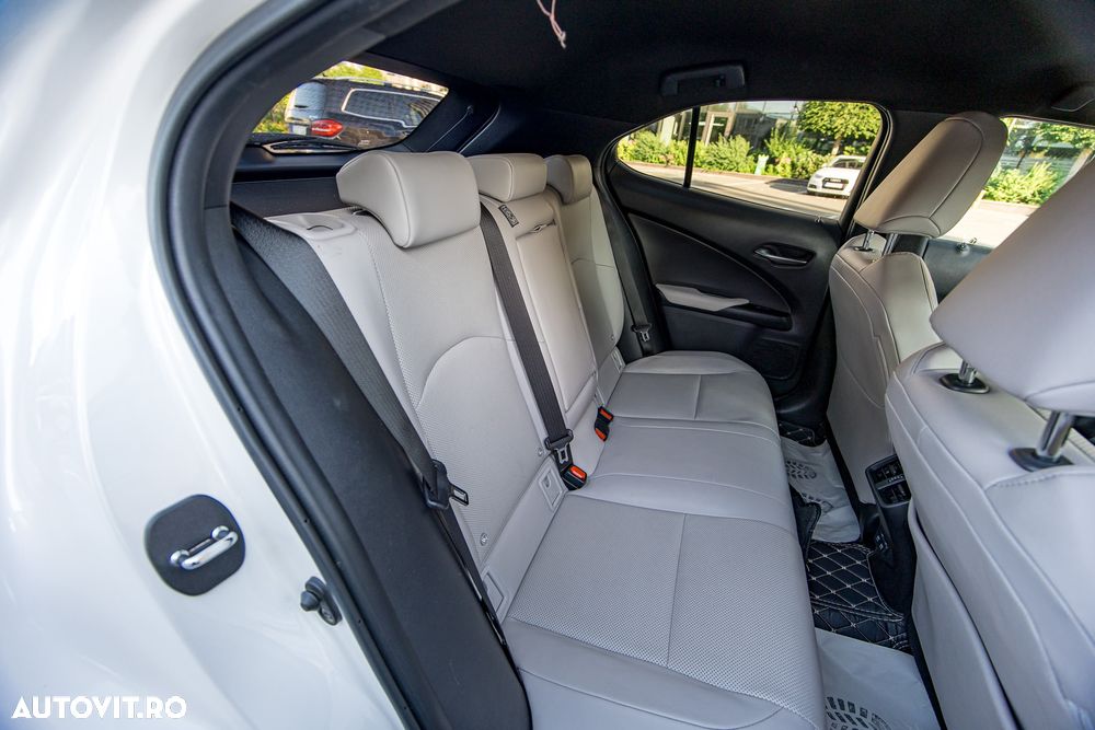 Lexus UX 200 FWD Business - 34