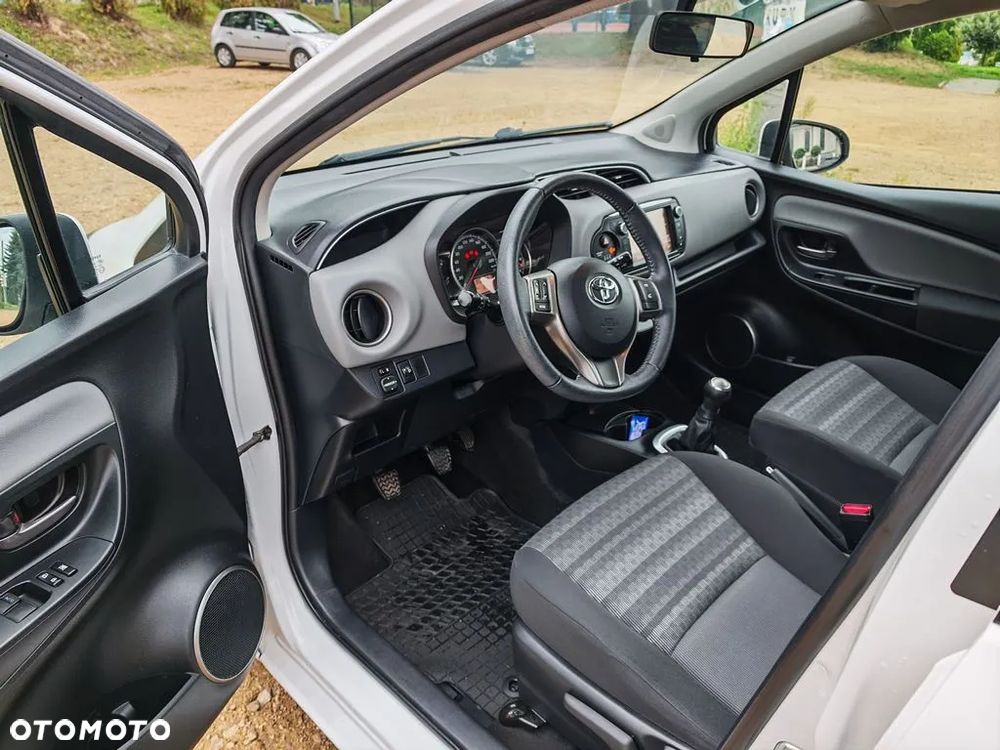 Toyota Yaris - 10