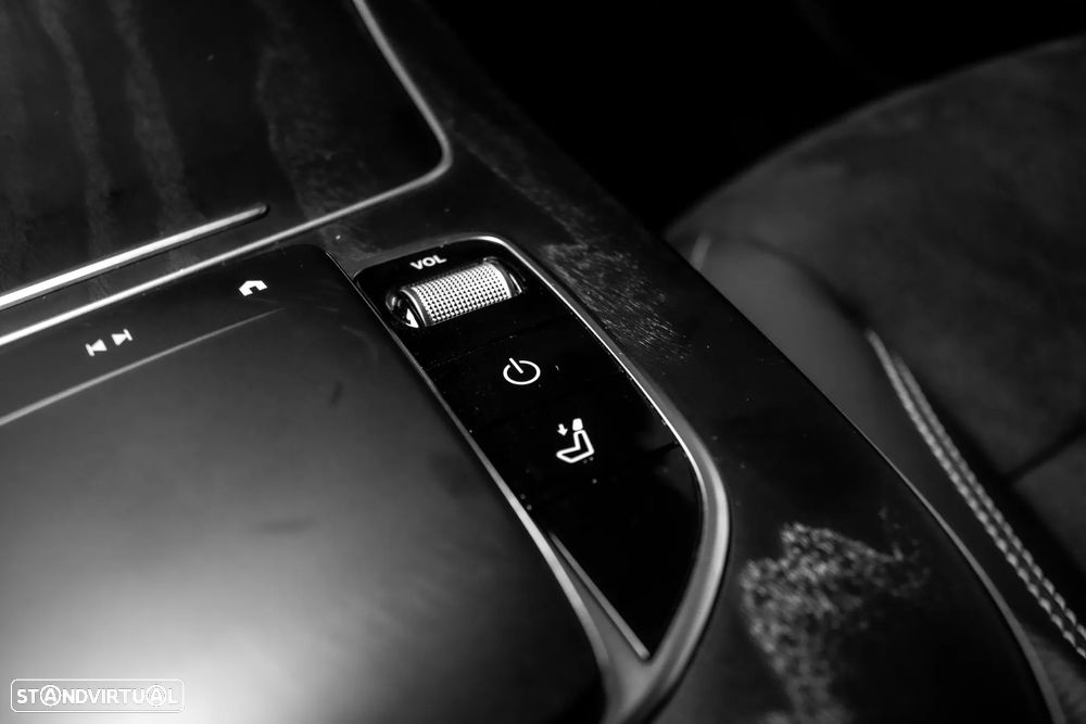 Mercedes-Benz E 300 e AMG Line - 23