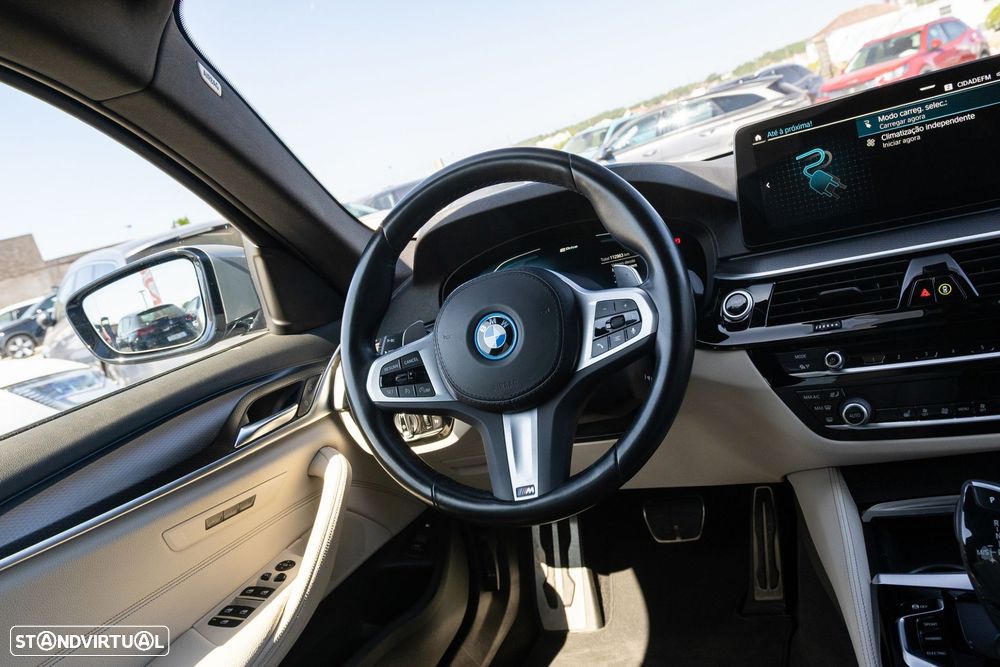 BMW 520 e Pack M - 24