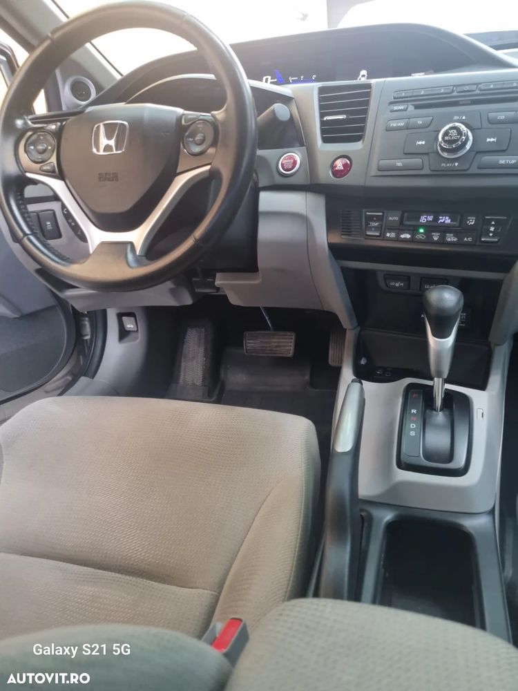 Honda Civic 1.8 i-VTEC AT Elegance - 2