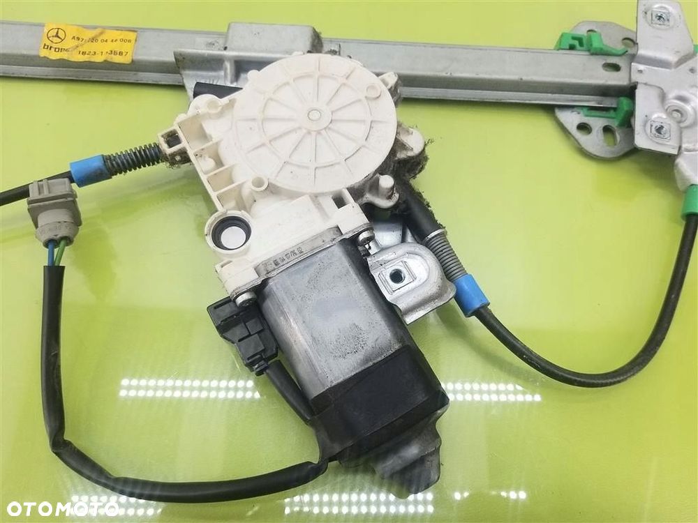 Podnośnik szyby przód prawy Mercedes Atego 2004-2013 BROSE A9737200446/008 - 1