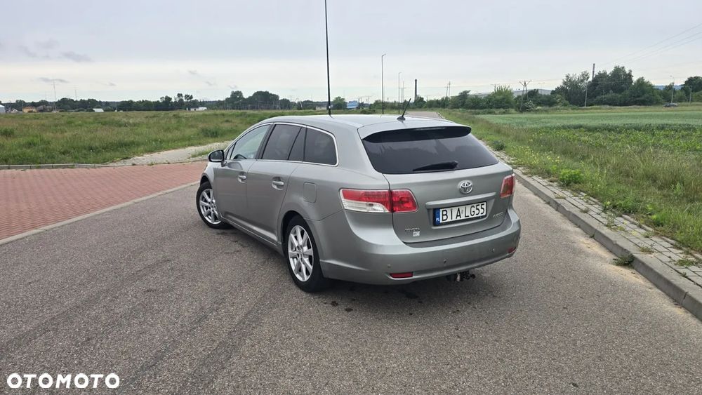 Toyota Avensis - 9