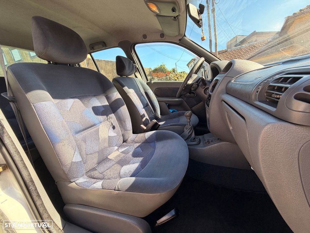 Renault Clio - 11