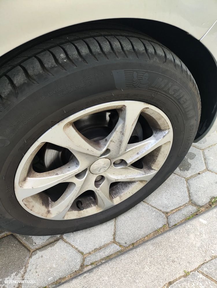 Peugeot 208 1.4 HDi Active - 8