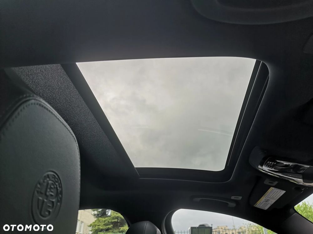Alfa Romeo Giulia 2.0 Turbo 16V AT8-Q4 Ti - 11