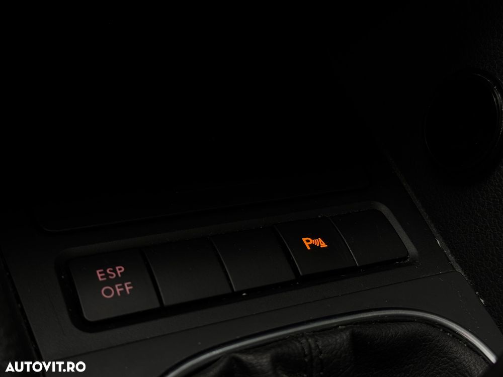 Volkswagen Golf 1.6 Comfortline - 27