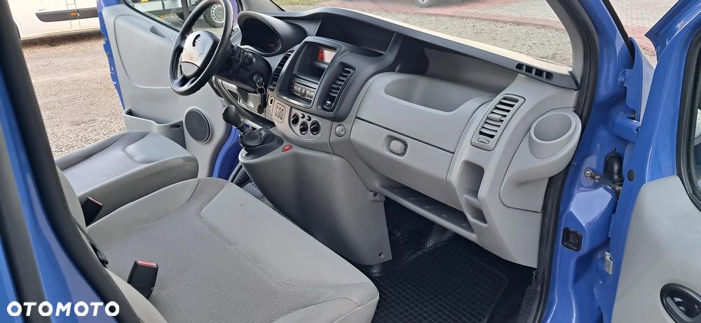 Opel Vivaro 2.5 CDTi L2H1 - 19