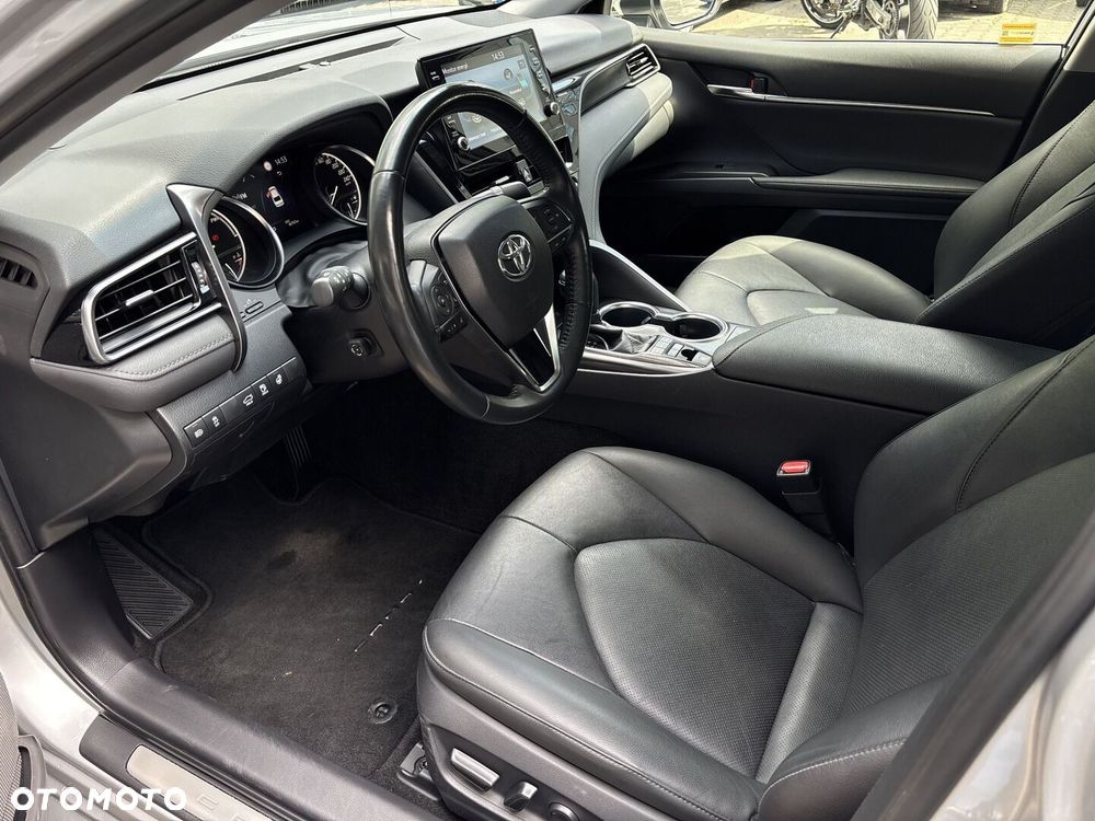 Toyota Camry 2.5 Hybrid Executive CVT - 23