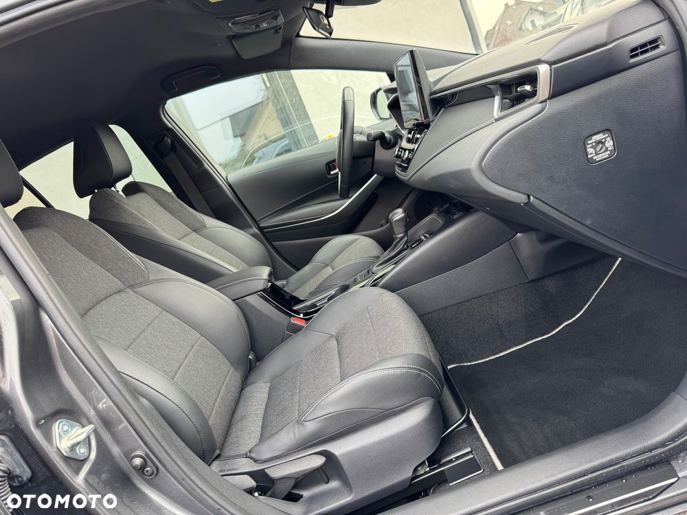 Toyota Corolla 1.8 Hybrid Executive - 28