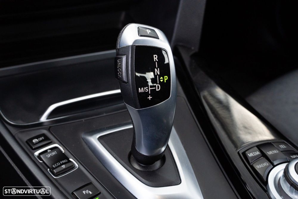 BMW 318 d Line Sport Auto - 26