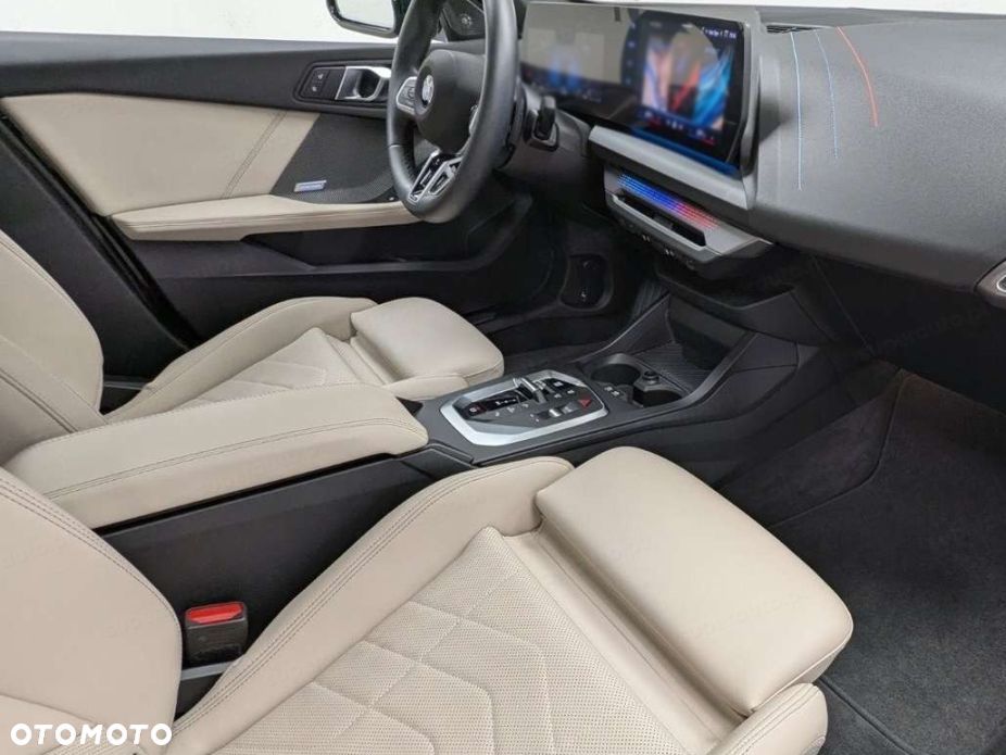 BMW Seria 1 120 mHEV - 13